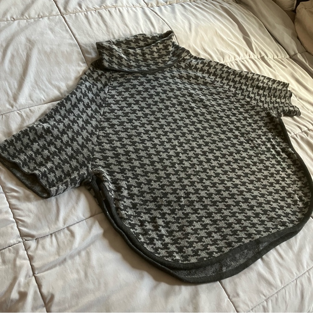 🩷2/$10  LOFT Outlet Houndstooth Sweater Sz. M/LP